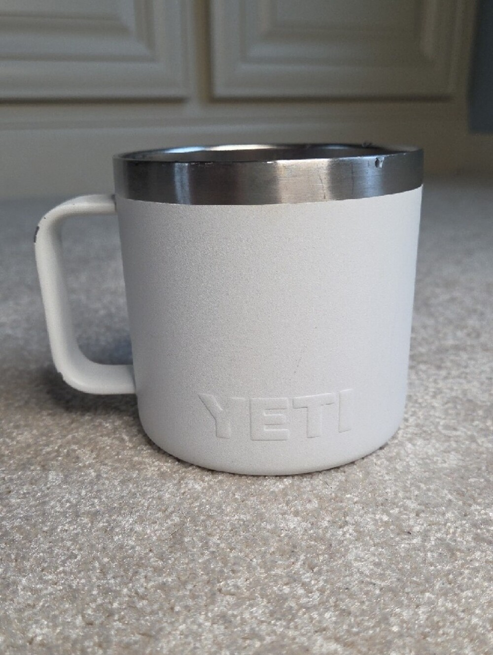 Yeti White Travel Mug with Clear Lid and Silver Rim - Picture 5 of 5
